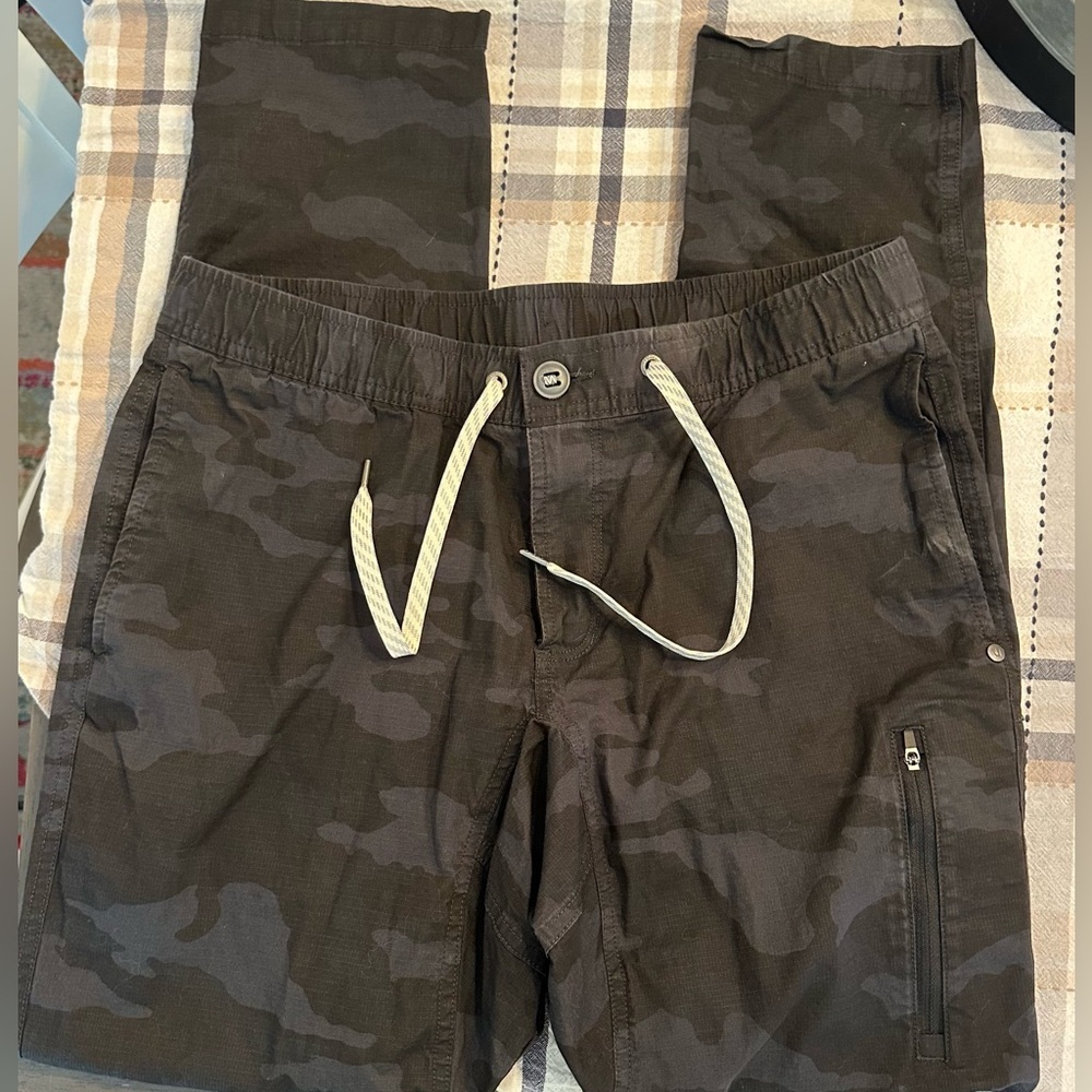 Vuori Men’s Ripstop Climber Pant - Charcoal Camo Large (FITS Like 30-31) #V412